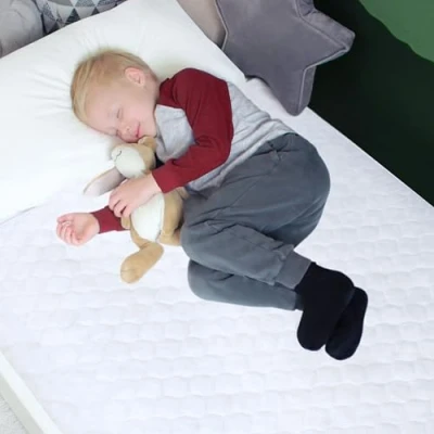 Image of Hygge Sheets® Potty Training Bed Pads 100% Waterproof Wetting Sheets for Single and Toddler Beds Non Slip, Easy to Change at Night Includes Free E Book UK Brand White