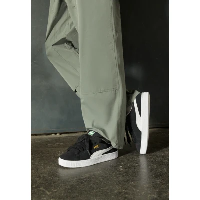Image of Puma Suede XL Unisex Trainers, Size: 41, Alpine snow/warm white shoes